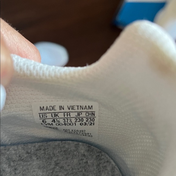 Women’s Adidas Swift Run - Picture 4 of 5